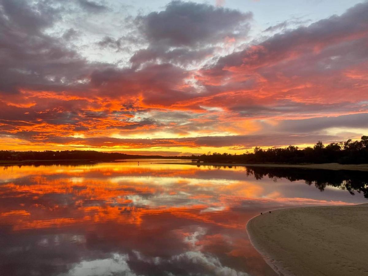 Sandbar Motel Лейкс-Ентранс Екстер'єр фото