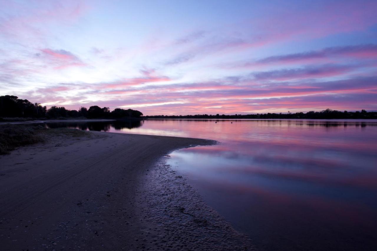 Sandbar Motel Лейкс-Ентранс Екстер'єр фото