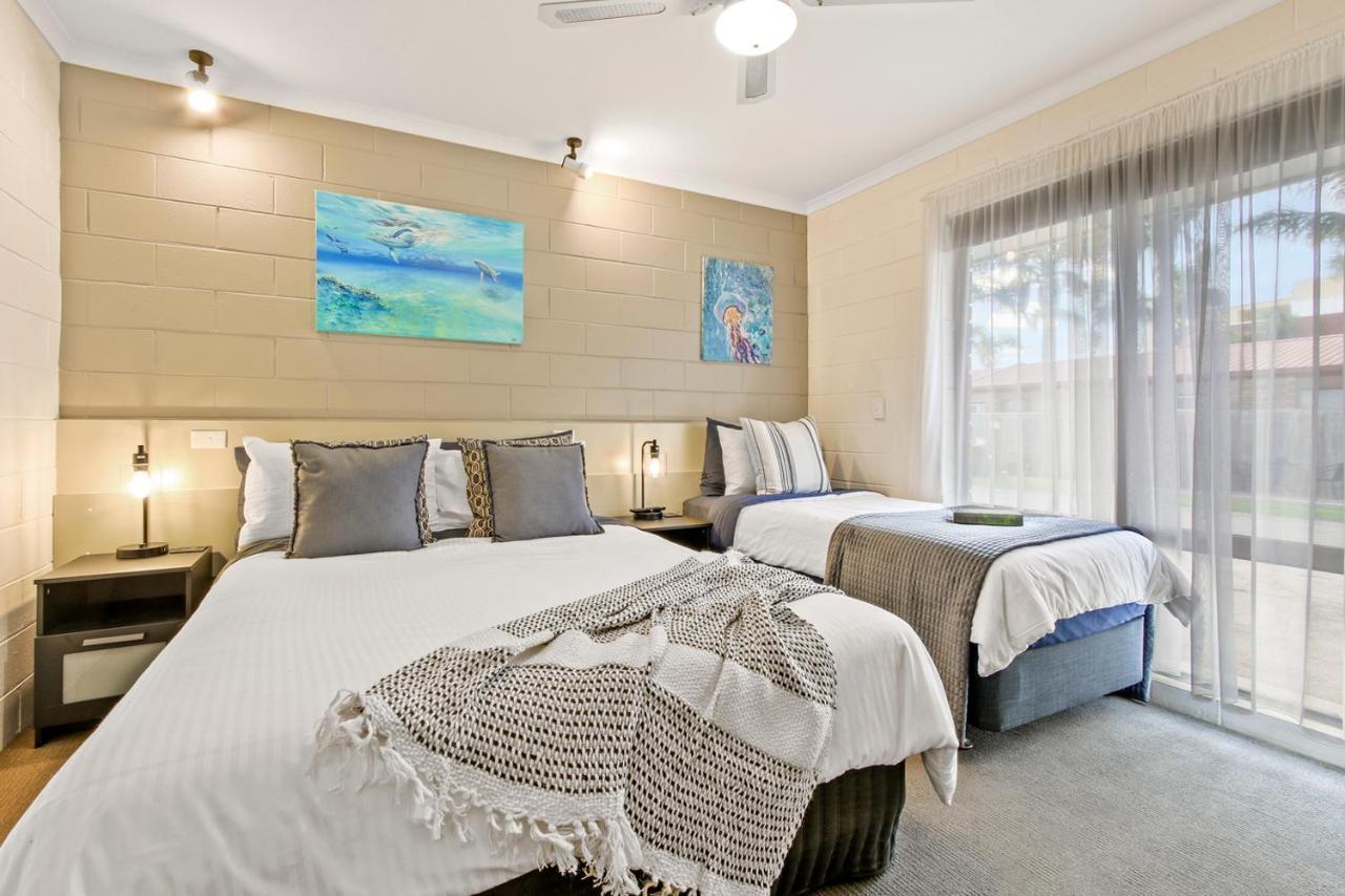 Sandbar Motel Лейкс-Ентранс Екстер'єр фото