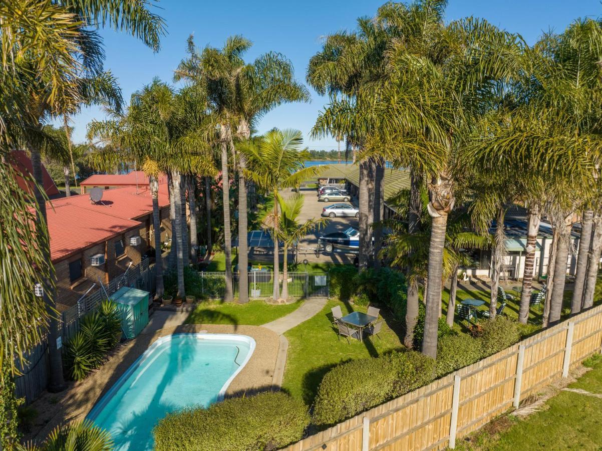 Sandbar Motel Лейкс-Ентранс Екстер'єр фото