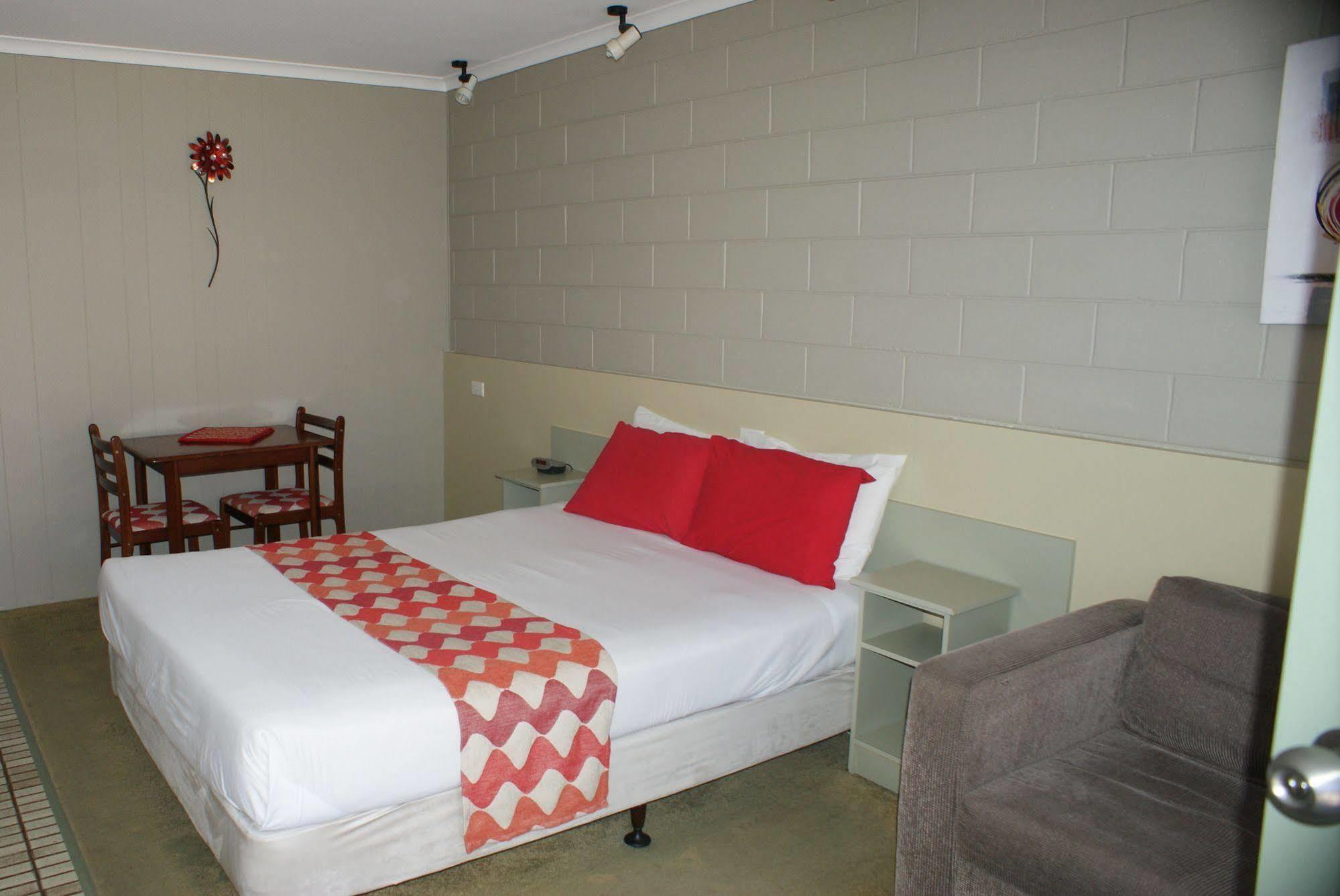 Sandbar Motel Лейкс-Ентранс Екстер'єр фото